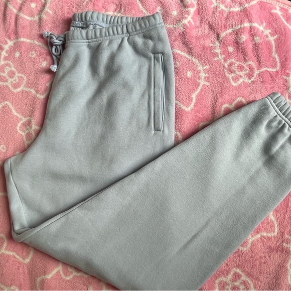 SKIMS Sweatpants Light Blue - Picture 1 of 4